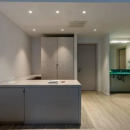 Flamingo 4*